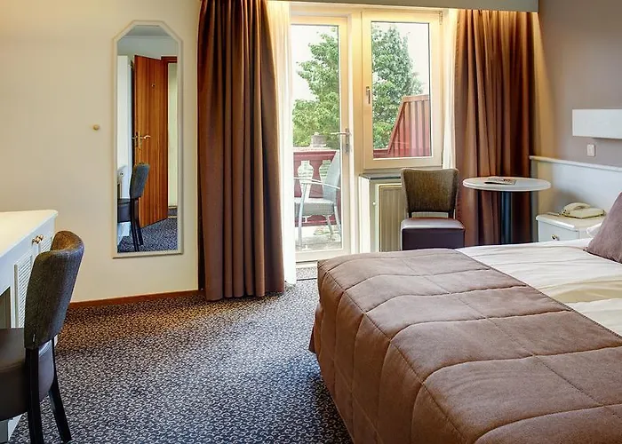 Hotel Berg En Dal 3*